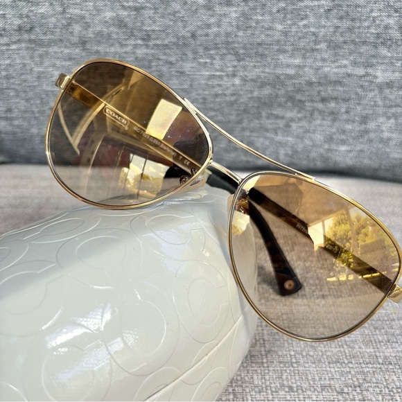 COACH - Stephanie Aviator Sunglasses HC7025 & Case - Picture 3 of 12